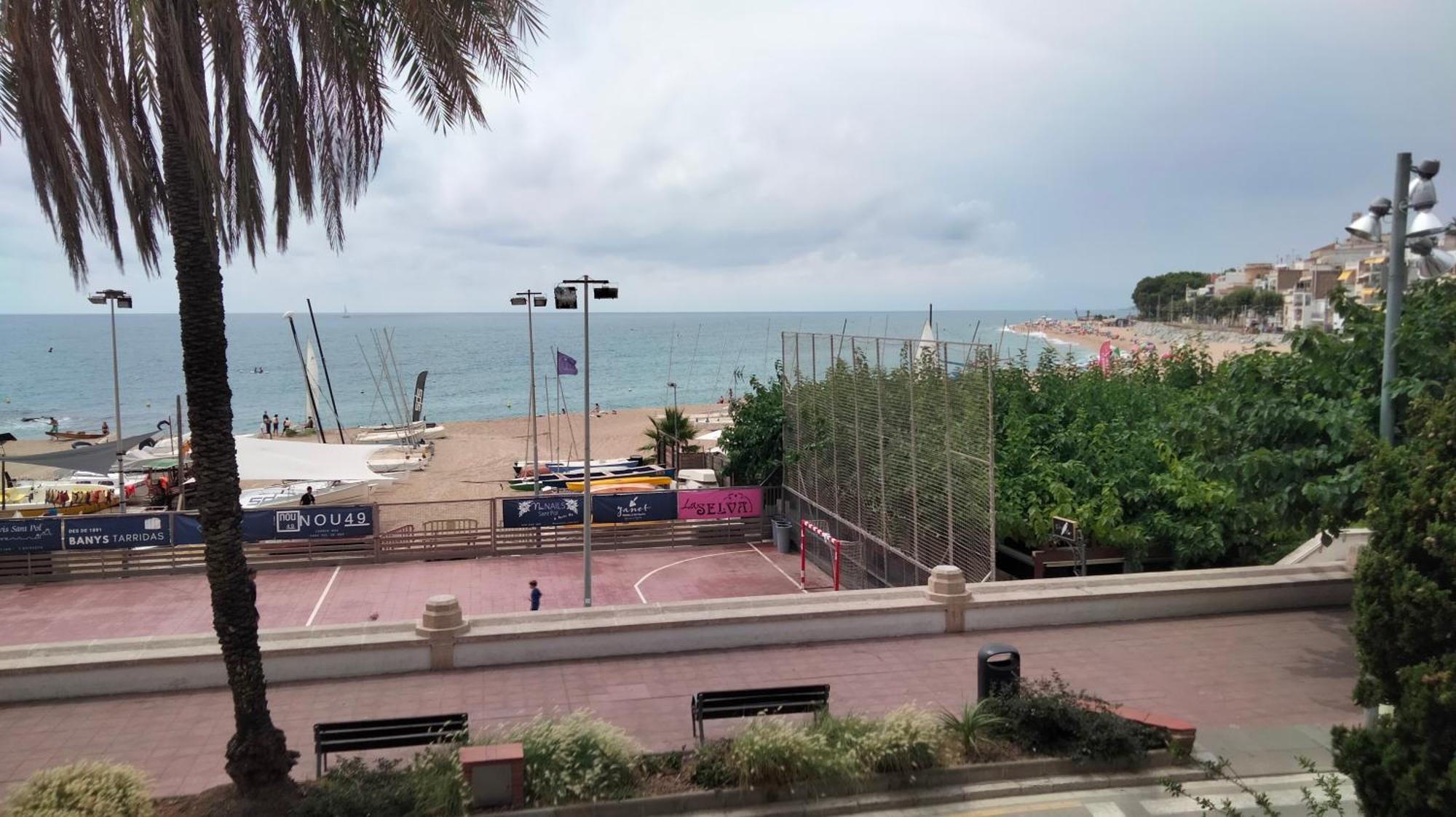 Beachfront Apartment With Private Parking Sant Pol De Mar Exterior foto